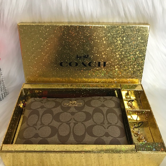 Coach Boxed Large Corner Zip Wristlet In Signature - Picture 13 of 15